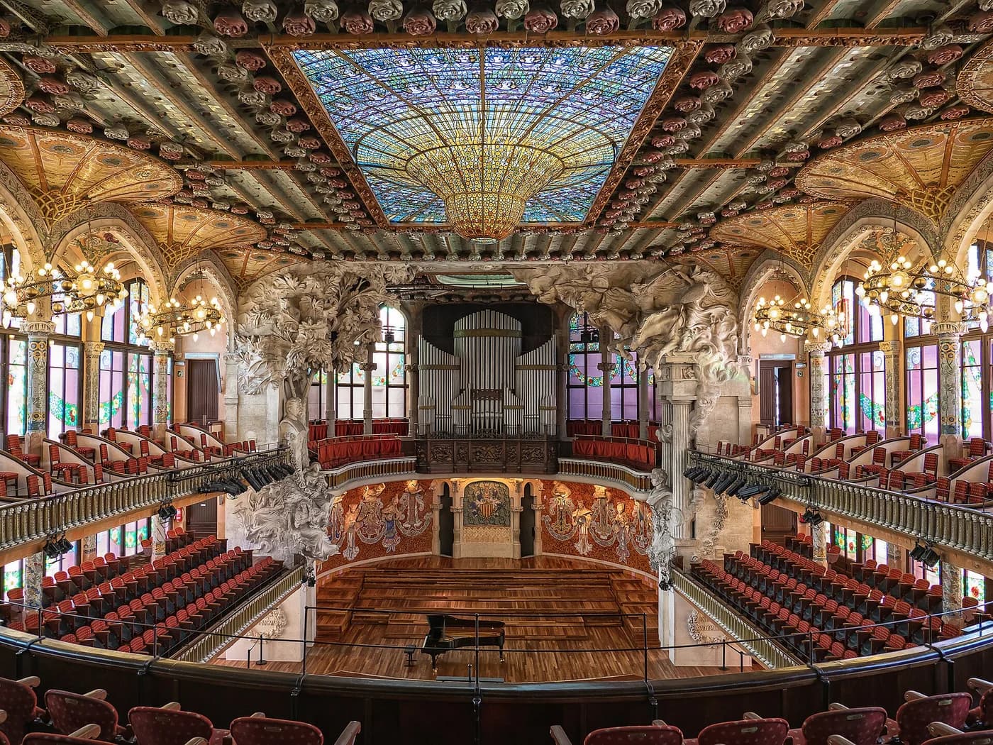 演出场地: 加泰罗尼亚音乐宫 (Palau de la Música Catalana), 巴塞罗那