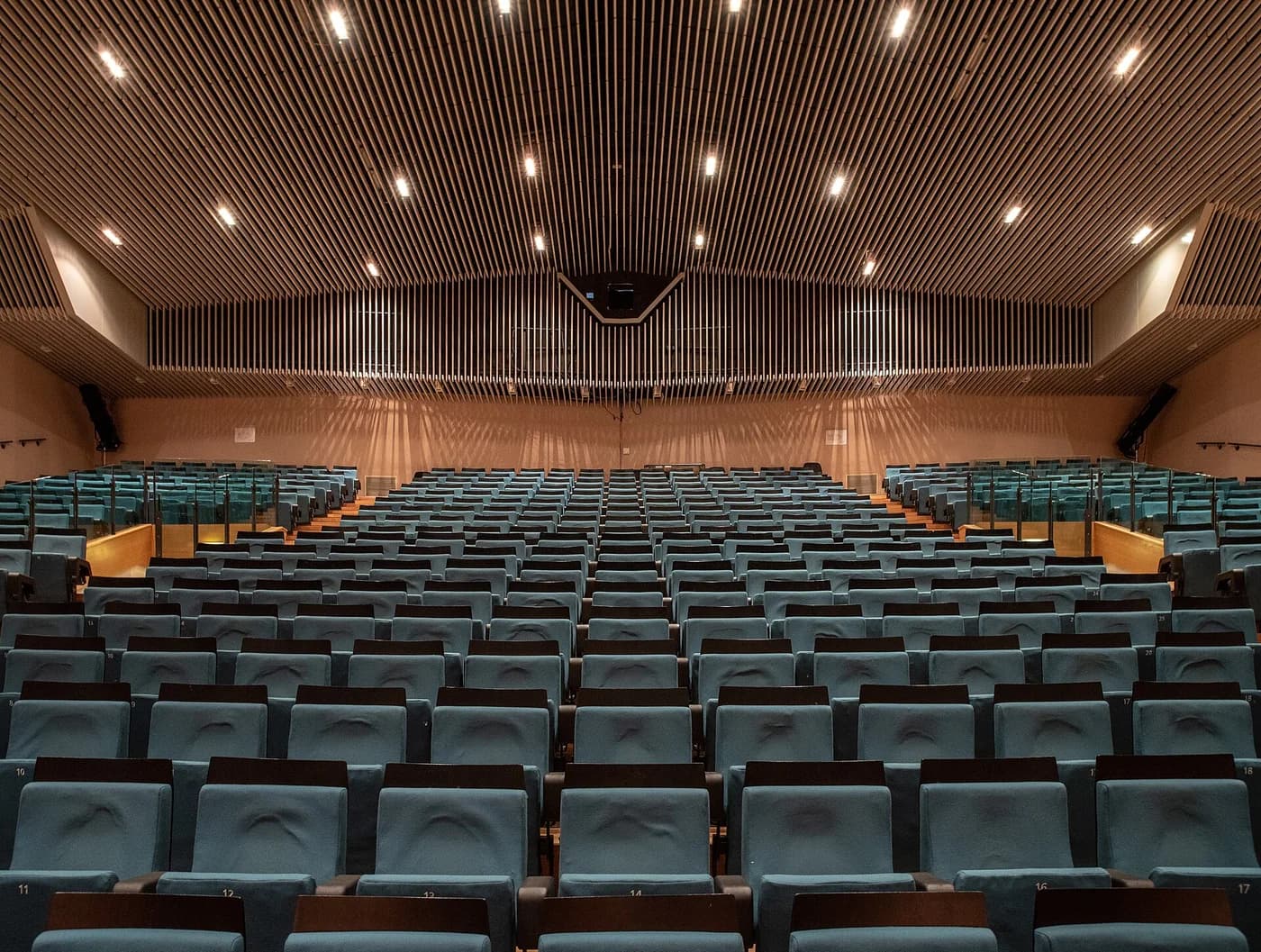 공연장: Teatro Dal Verme, Milan