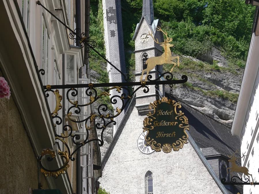 Hotel Goldener Hirsch · Getreidegasse