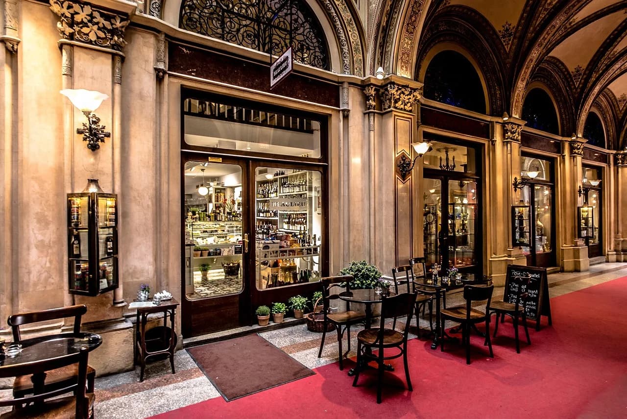 Coffeehouse arcades · Vienna