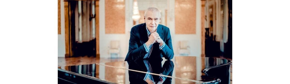 Chopin's Piano Concerto No. 2 with Ivo Pogorelich & Mozart's Symphony No. 40 · Concertgebouw